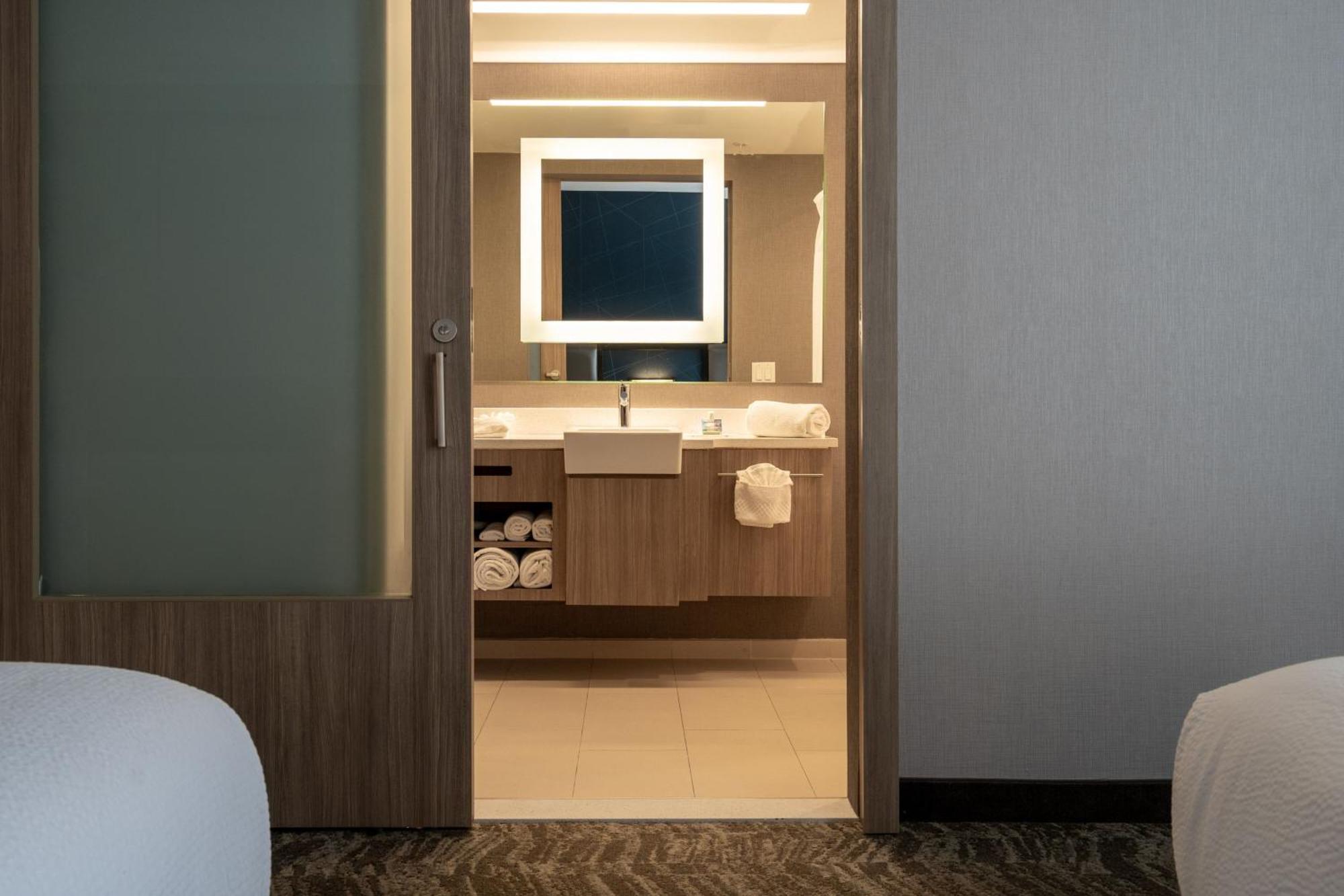 Springhill Suites By Marriott Woodbridge Exterior foto